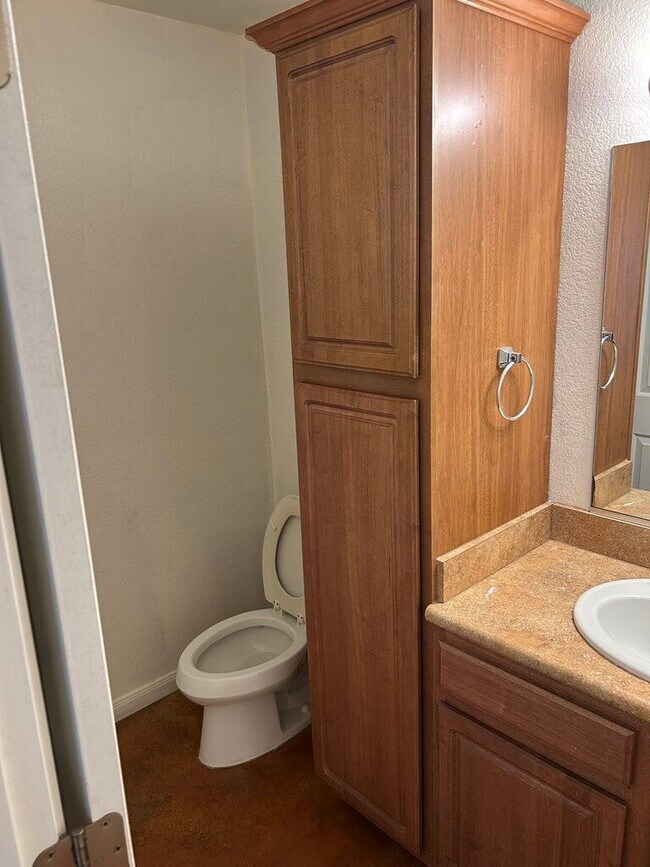 Building Photo - 486 Bridle Path