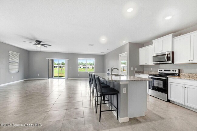 Building Photo - 201 Bubbling Ln