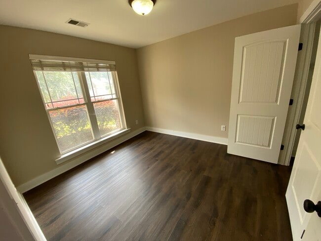 Building Photo - 105 Rossburg Dr