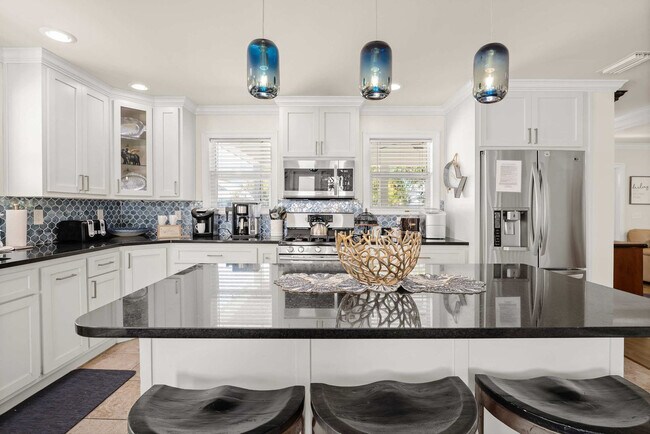 Building Photo - 4518 John Ave