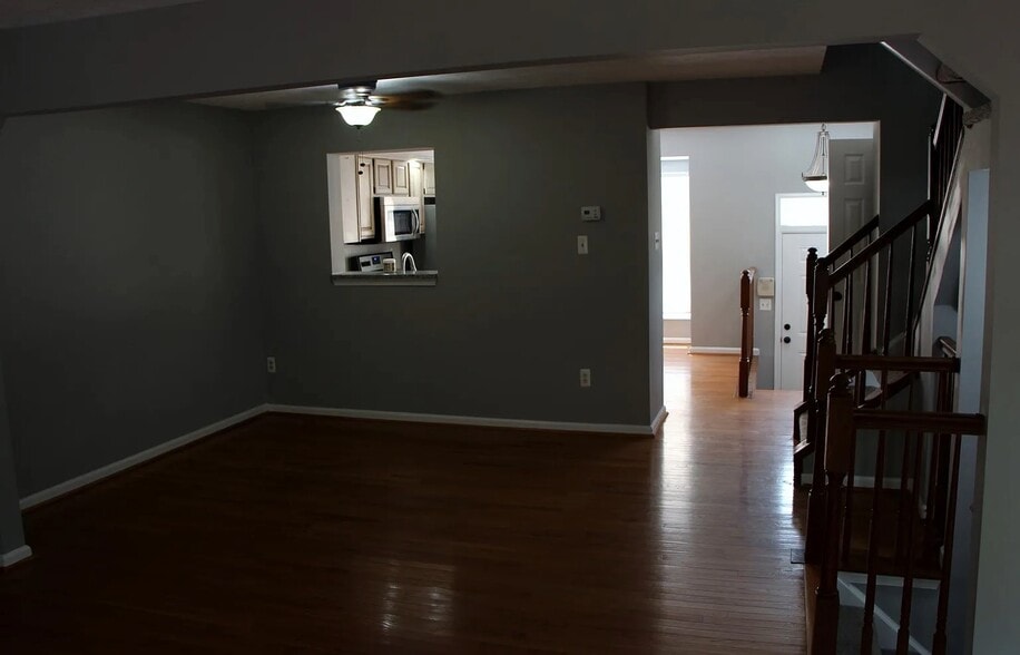 Building Photo - 445 Woodhill Dr