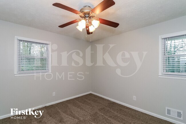 Building Photo - 5721 Crestview Dr