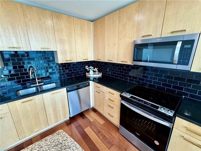 Building Photo - 3324 Peachtree Rd NE