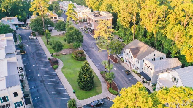 Building Photo - One Bedoom w/ Office Space, In the Heart of Old Town Bluffton!