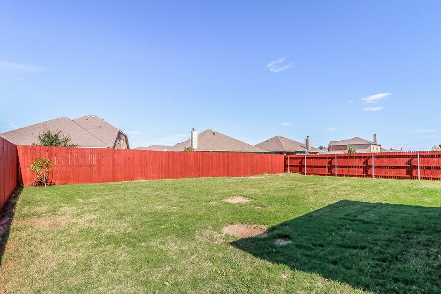 Building Photo - 900 W Bend Blvd