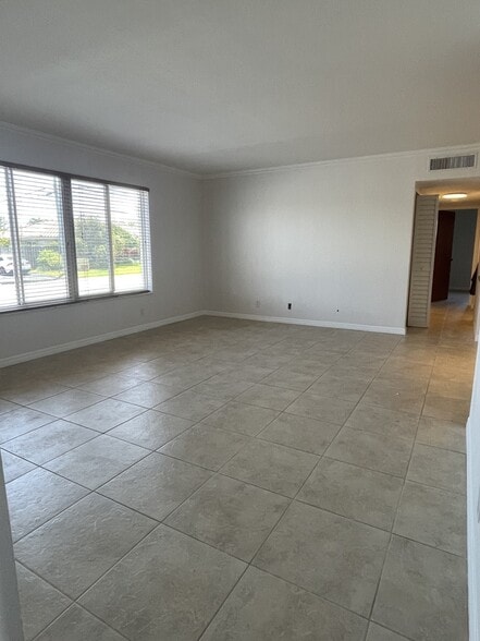 Living room - 2020 NE 56th St