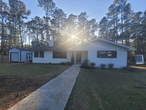 Building Photo - Beautifully Upgraded Ranch Home located outside of Pinehurst! Short Commute to Fort Bragg!