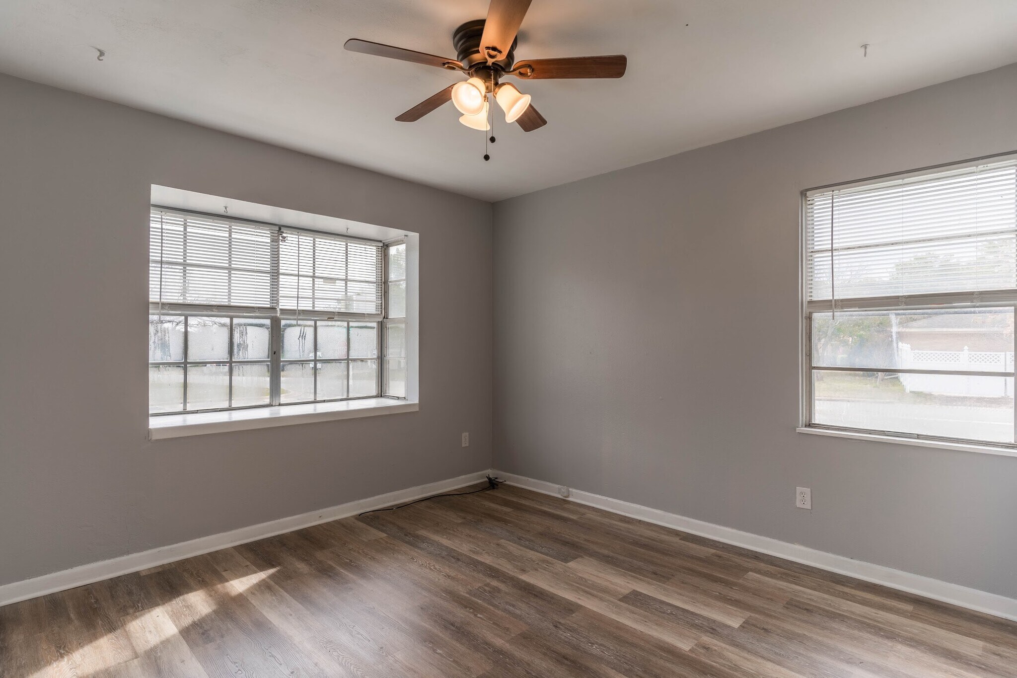 Front Bedroom (bay window) - 1800 Hilltop Dr