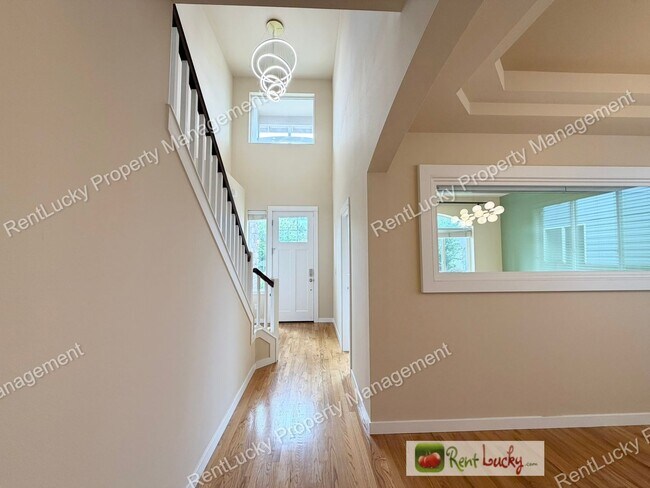 Building Photo - Amazing 5 Bedroom Home in Bothell with Gorgeous Finishes and Large Family Room!
