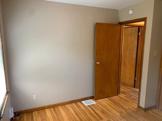 Building Photo - EASE SIDE 2 BEDROOM HOME AVAILABLE NOW!