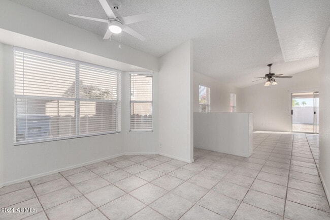 Building Photo - 3025 E Woodland Dr