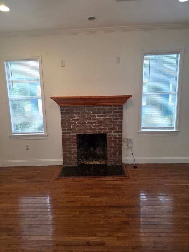 Building Photo - 3 Bedroom 3 Bath