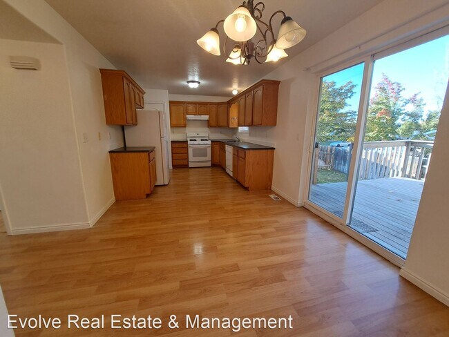 Building Photo - 3 br, 2.5 bath House - 469 E 250 N
