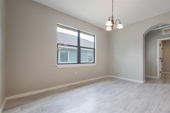 Building Photo - 1215 Sherrard St