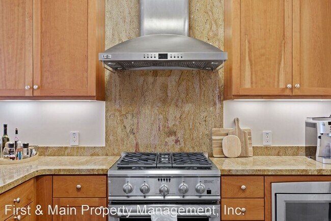 Building Photo - 1 br, 1 bath House - 588 Main Street, Unit...