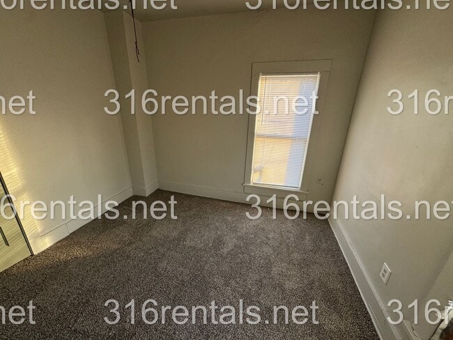 Building Photo - $1095 - 4 bed 2 bath - Single Family Home - NEWLY RENOVATED