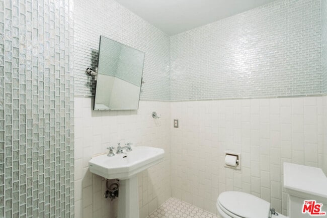 Building Photo - 10961 Strathmore Dr