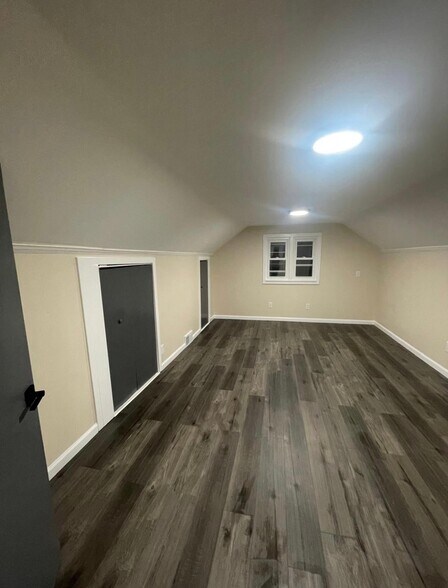 Building Photo - 350 4th St