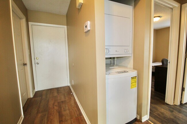 Building Photo - 1342 Hunters Rd