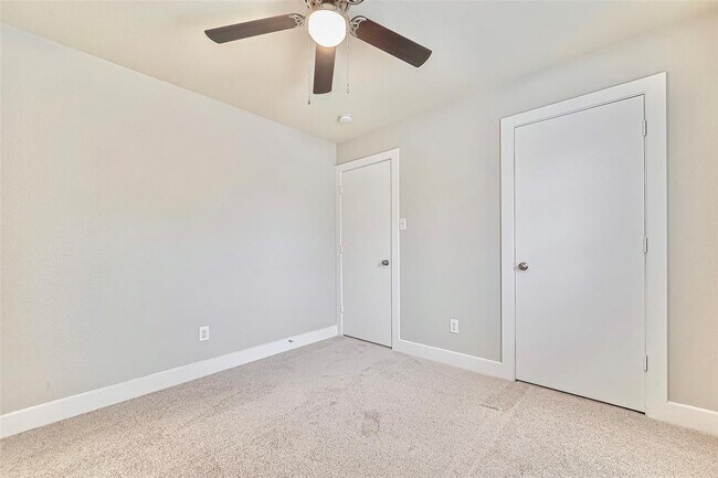 Building Photo - 5711 Silver Oak
