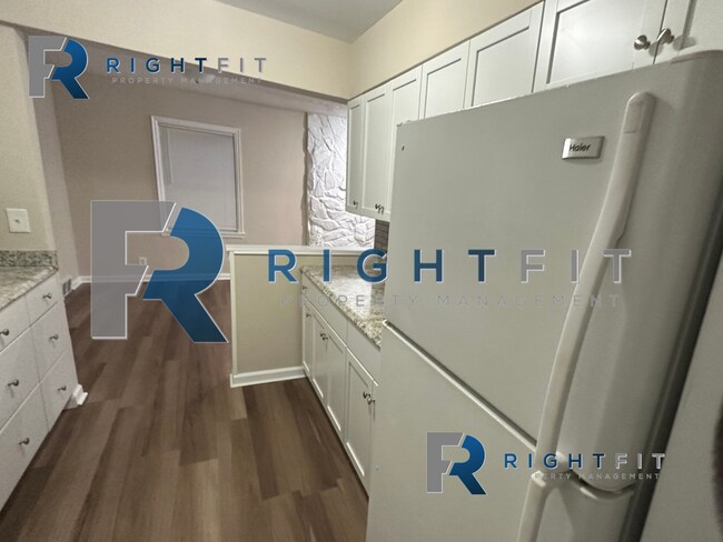 Building Photo - Charming House in Dayton