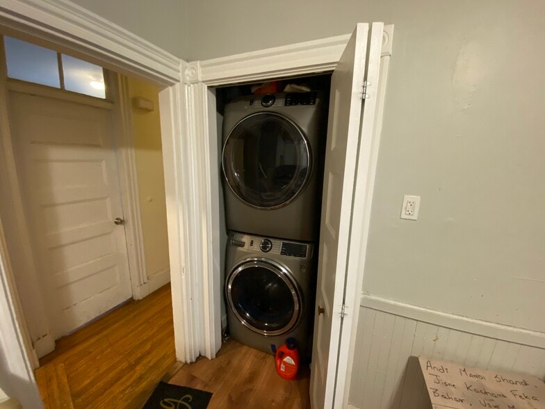 Building Photo - 5 Hill St