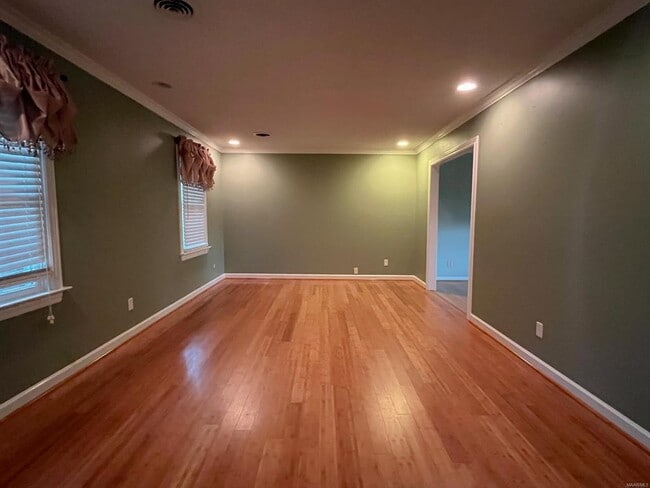 Building Photo - 523 Bellehurst Dr