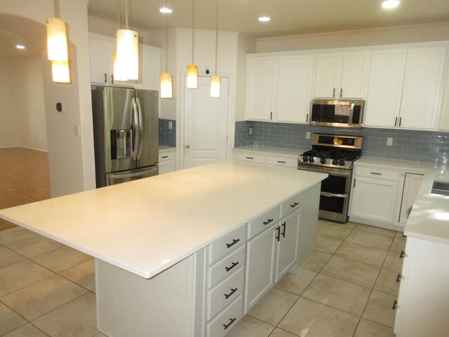 Building Photo - 7320 Desert Eagle Rd NE