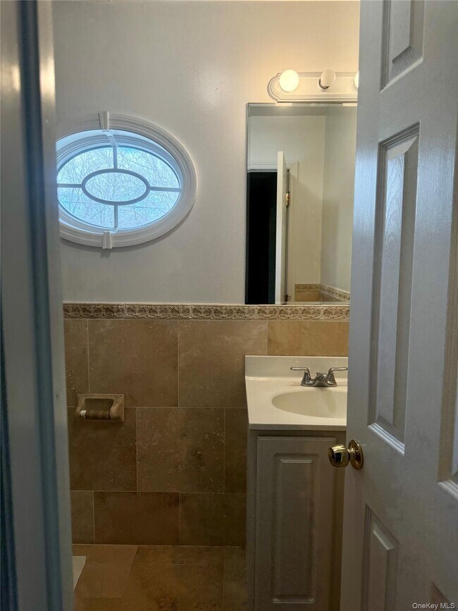 Building Photo - 20 Bronx St