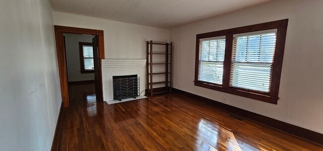 Building Photo - Lovely in Milner