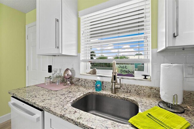 Building Photo - 300 S Central Ave