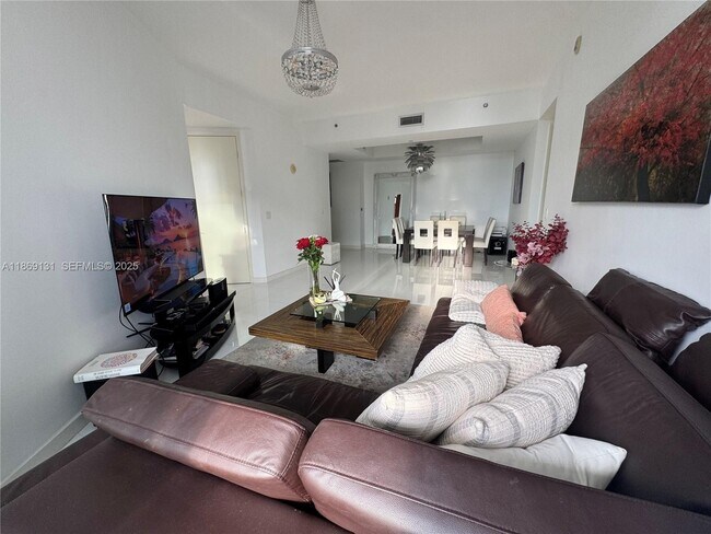 Building Photo - 15811 Collins Ave