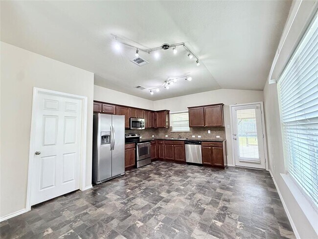 Building Photo - 314 Comal Run