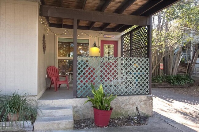 Building Photo - 2204 Trailside Dr