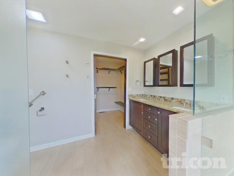 Building Photo - 12984 Fishers Island Rd