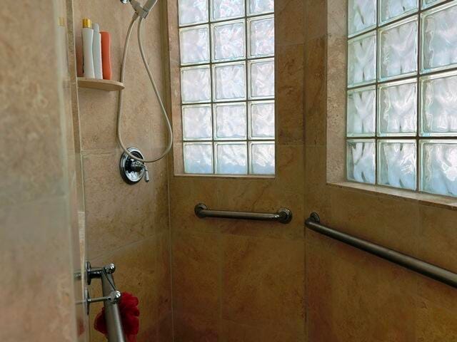 Building Photo - 8387 Ironhorse Ct