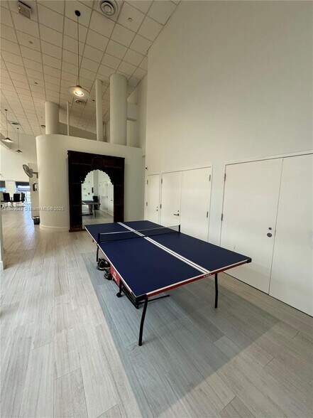 Game Room - 16500 Collins Ave