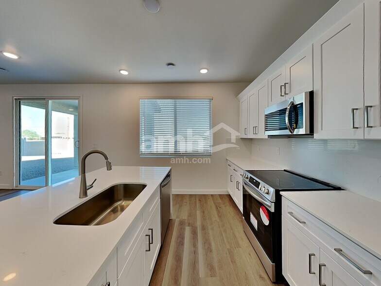 Building Photo - 12504 W Adair Dr