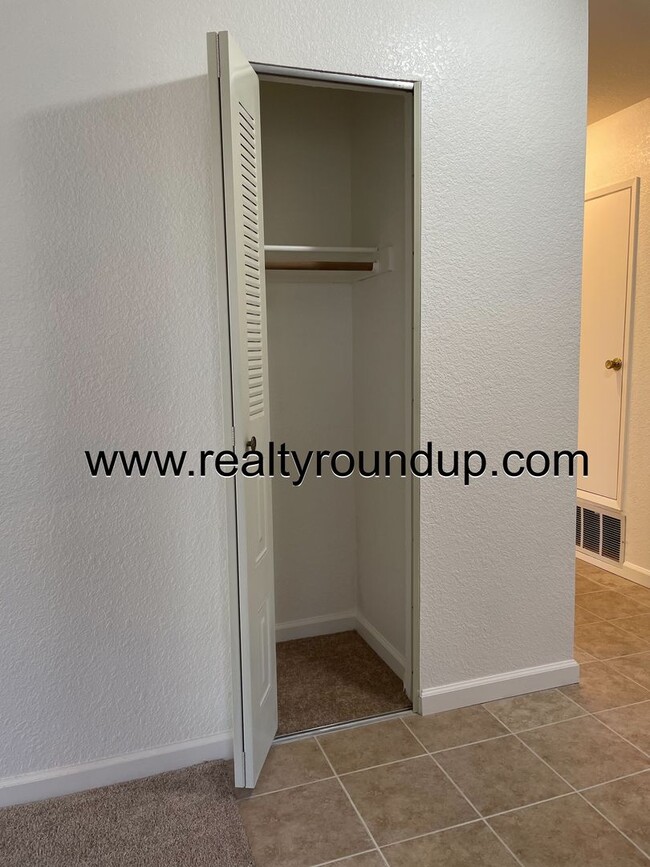 Building Photo - Newly remodeled two bedroom one bath condo...