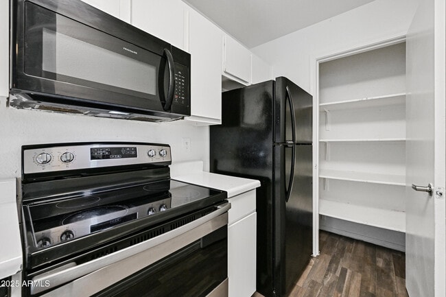 Building Photo - 3065 N 67th Ave