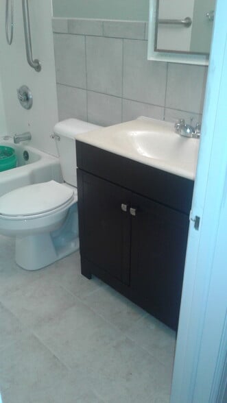 Updated bathroom - 1654 Pell Dr