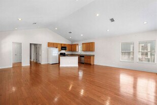 Building Photo - 716 W 35th St