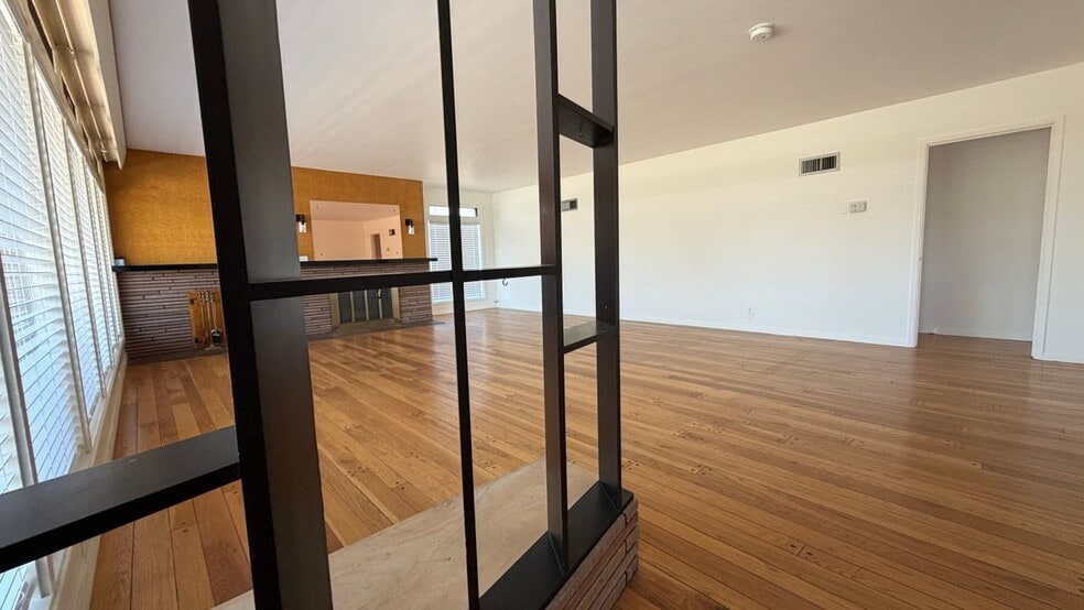 Building Photo - 3590 Buchanan St