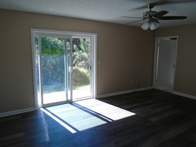 Building Photo - 733 Laurel Bay Cir