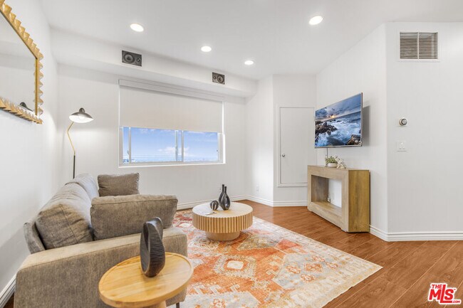 Building Photo - 8507 Franklin Ave