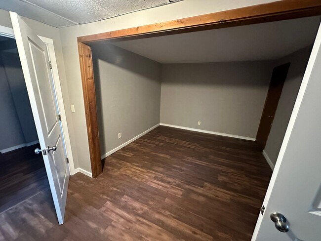 Building Photo - 43 Brainard Pl