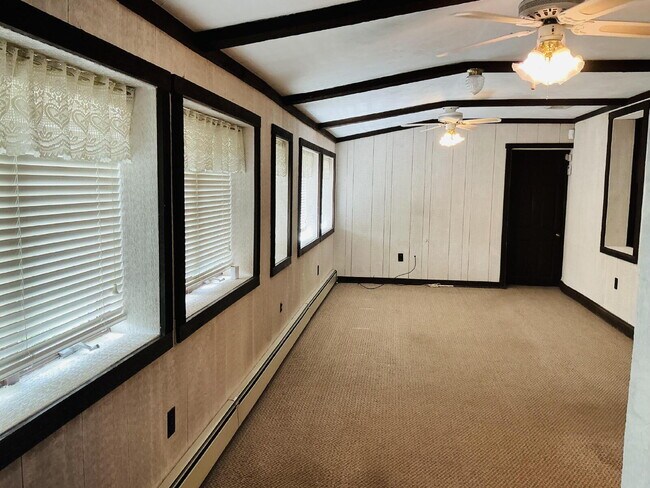 Building Photo - "Charming 3-Bedroom Home with 2 Full Baths...