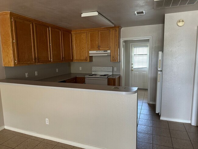 Building Photo - College Station - 3 bedroom/2 bath Duplex ...