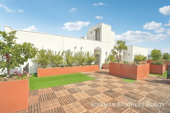 Building Photo - 224 N Alvarado St