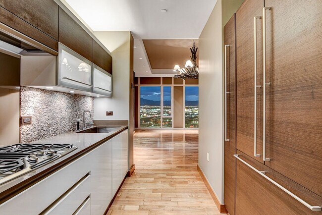 Building Photo - Waldorf Astoria 2711-City/Mtn views from t...